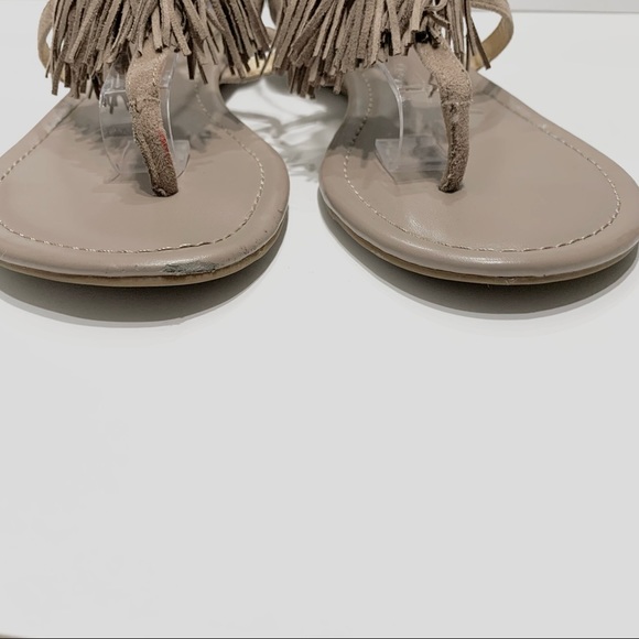 LIZ CLAIBORNE WEDGE THONG SANDALS NUDE COLOR WITH TUSSLE DETAIL - Picture 3 of 16